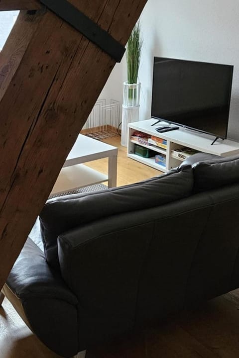 TV and multimedia, Living room, Seating area, Evening entertainment