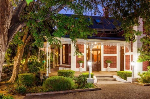 Property building, Facade/entrance, Garden