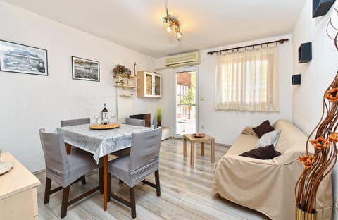 Apartment Sandro 2210 Apartment in Fažana