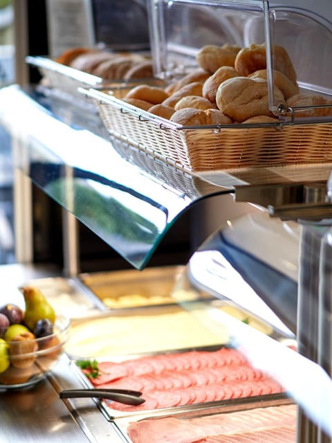 Breakfast, Continental breakfast, Buffet breakfast