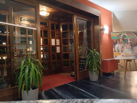 Restaurant/places to eat, Lobby or reception