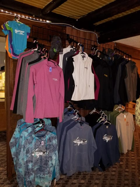 Restaurant/places to eat, Property logo or sign, On-site shops