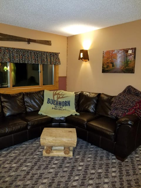 Restaurant/places to eat, Communal lounge/ TV room, Lobby or reception