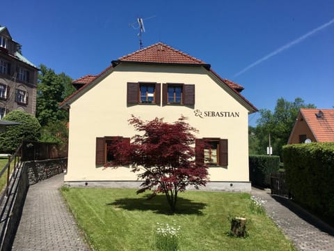 Property building, Facade/entrance, Garden