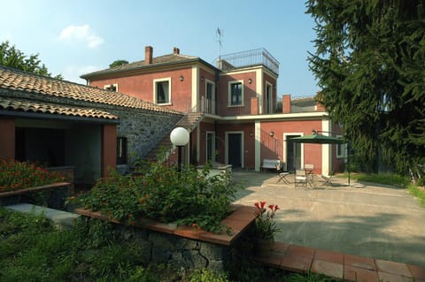 Facade/entrance, Balcony/Terrace