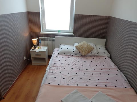 Bed, Bedroom, locker