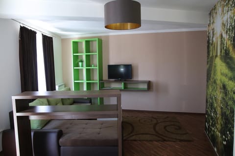 Photo of the whole room, Decorative detail