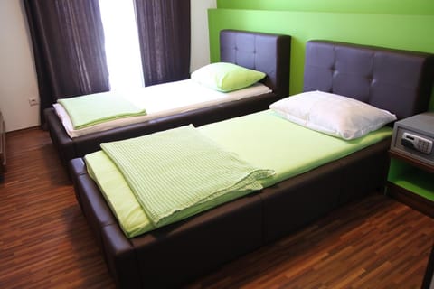 Photo of the whole room, Decorative detail, Family