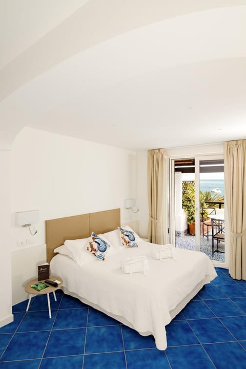 Bed, Photo of the whole room, Bedroom, Sea view