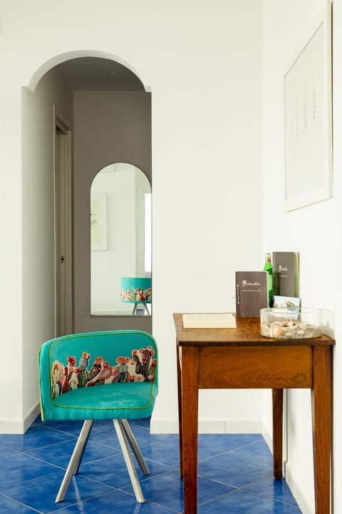 hair dresser, hair dresser