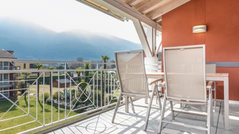 Balcony/Terrace, Garden view, Mountain view