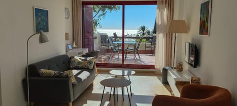 Living room, Seating area, Dining area, Sea view