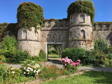 Bay Cottage & Bay Stables House in Plymouth