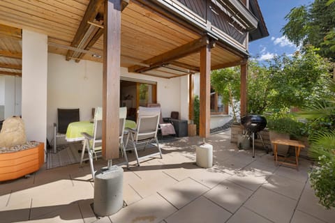Property building, Balcony/Terrace, Living room