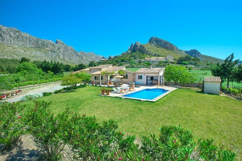Property building, Nearby landmark, Spring, Day, Natural landscape, Garden, Garden view, Mountain view, Pool view, Swimming pool, sunbed