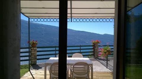 CASA NAVLA' AppartamentI "Ulivi"- "Fiori" -"Velieri"-"Luna"-"Nido"-"Taverna" Apartment in Tignale