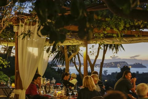 Restaurant/places to eat, Decorative detail, Sea view