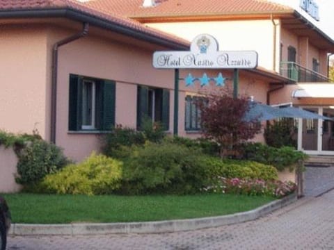 Property building, Facade/entrance, Day, Property logo or sign, Garden