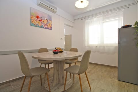 Apartment Dragomir 1052 Apartment in Fažana