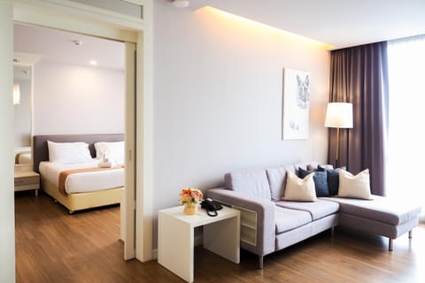Bed, Living room, Photo of the whole room, Seating area