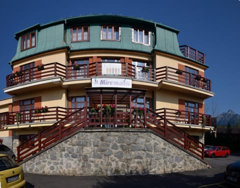 Facade/entrance