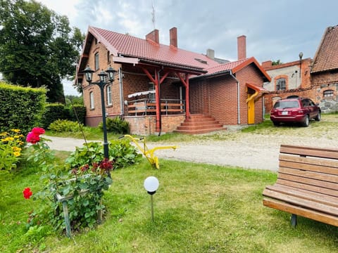 Property building, Spring, Day, Natural landscape, Garden, Garden view