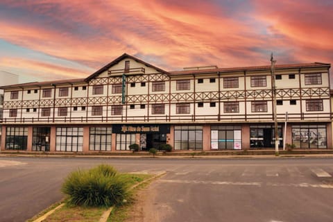 Property building, Facade/entrance, Day