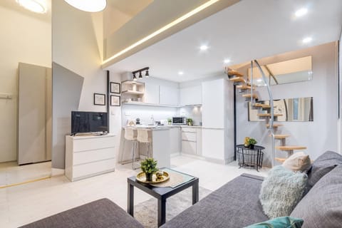 Kitchen or kitchenette, Living room, Seating area, Dining area, minibar, stove