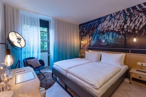 Bed, Photo of the whole room, Seating area, Bedroom