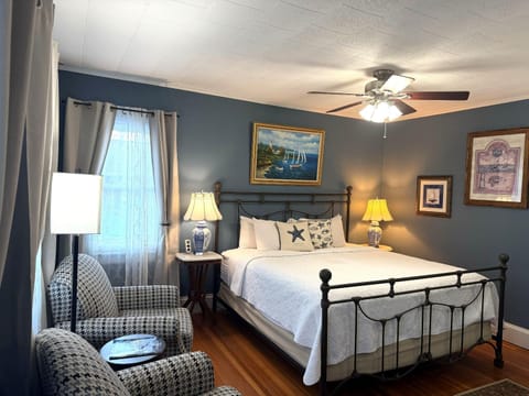 Bed, Photo of the whole room, Bedroom, fireplace