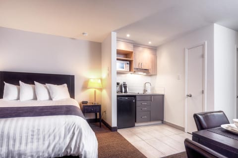 Kitchen or kitchenette, Dining area, Bedroom, wardrobe