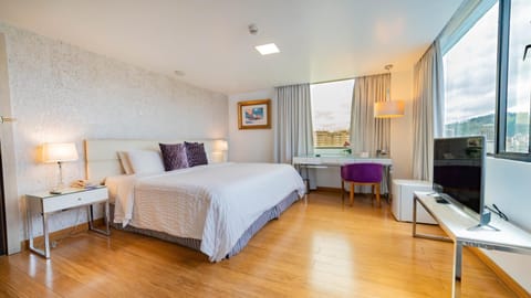 Property building, Restaurant/places to eat, Bathroom, Mountain view, Street view, Breakfast, Buffet breakfast, safe