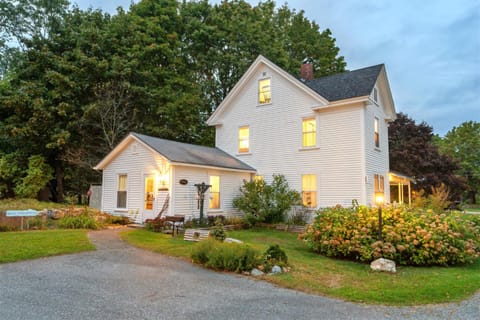 Bar Harbor Cottages & Suites House in Salsbury Cove