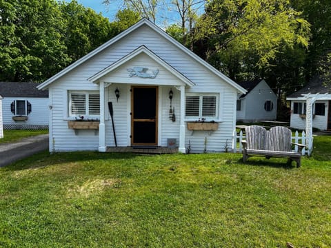 Bar Harbor Cottages & Suites House in Salsbury Cove