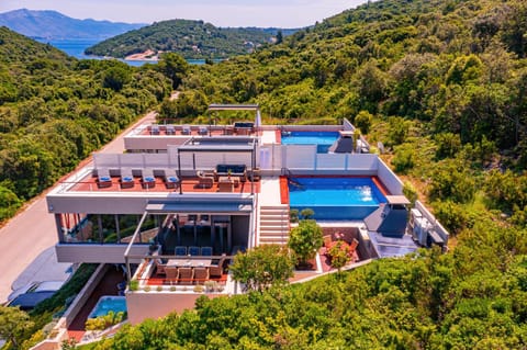 Property building, Spring, Day, Natural landscape, Bird's eye view, Mountain view, Pool view, Swimming pool, sunbed