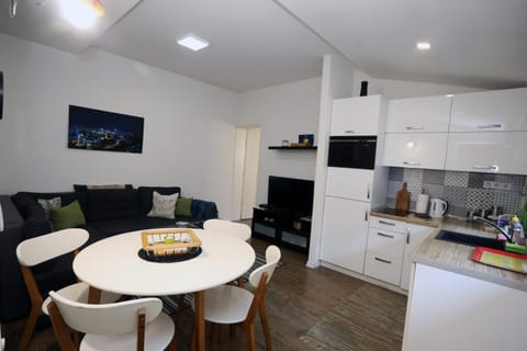 Kitchen or kitchenette, Living room, Seating area