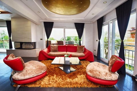 Communal lounge/ TV room