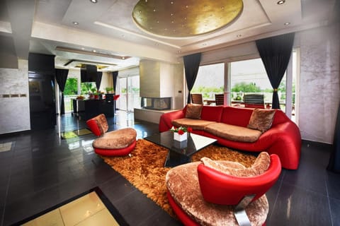 Communal lounge/ TV room