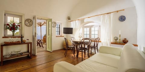 Fanari Villas Hotel in Oia