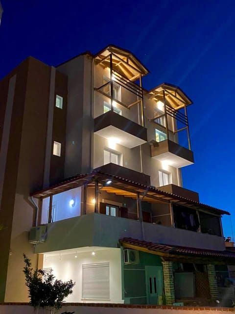 Property building, Facade/entrance, Balcony/Terrace, Breakfast