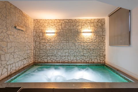 Hot Tub, Pool view, Swimming pool
