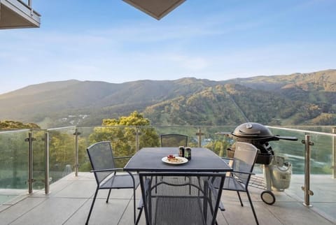 Balcony/Terrace, Mountain view