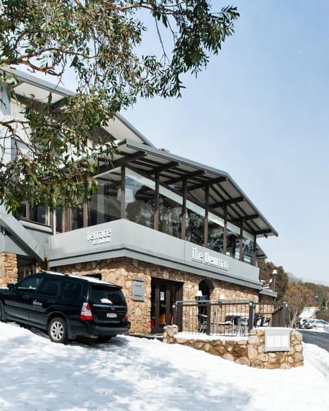 Facade/entrance, Winter