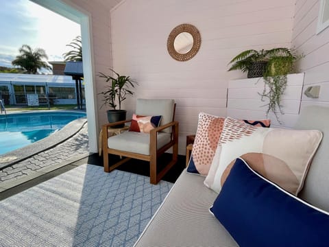 Day, Seating area, Swimming pool