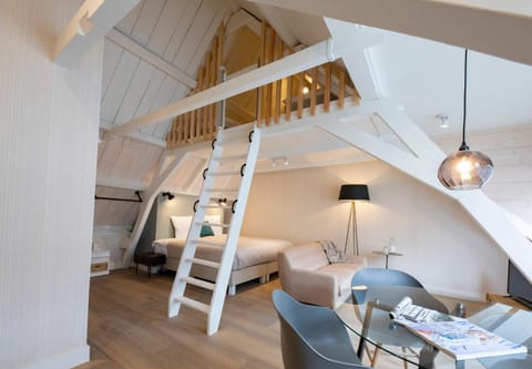 Living room, bunk bed