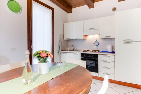 Kitchen or kitchenette, Decorative detail, Dining area