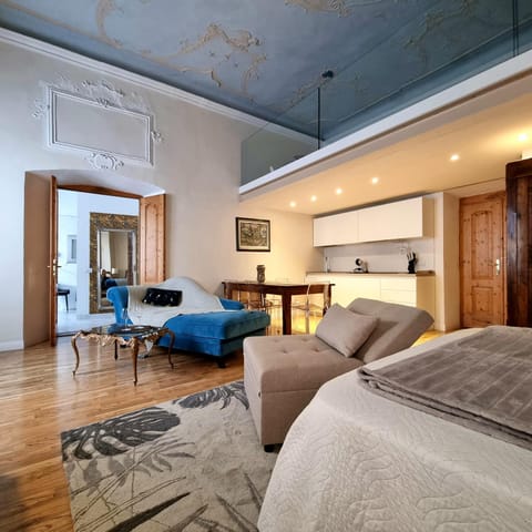 Bed, Kitchen or kitchenette, Photo of the whole room, Dining area