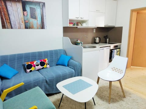 Kitchen or kitchenette, Living room, Seating area, On site, hair dresser, kitchen