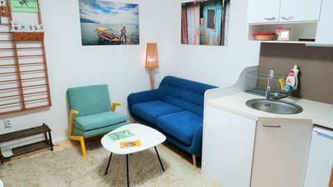 Kitchen or kitchenette, Living room