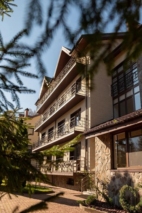 Property building, Spring, Day, Garden